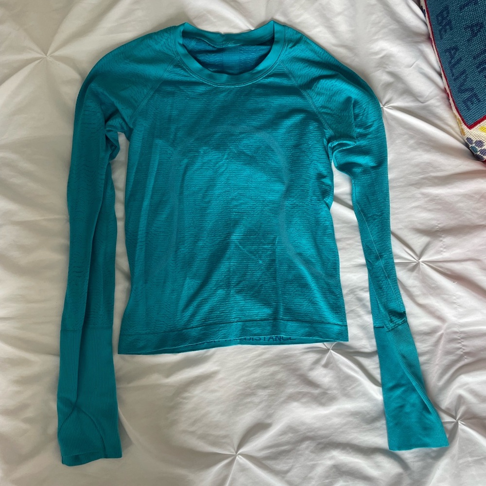 Luluemon turquoise swiftly tech top